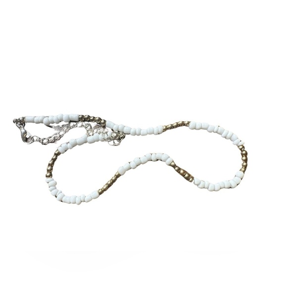 Jewelry - Gold & White Necklace (Like New - Great Condition) ✨🤍⚜️